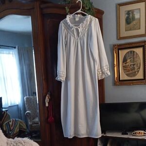 Gilligan & O'Malley White Long-Sleeve Cotton Nightgown with Lace Yoke